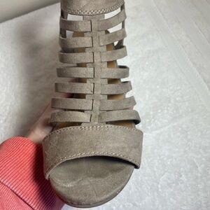 Ynot Stylish Gray‎ Strappy Women's Sandals with Wedge Heel, Size 8